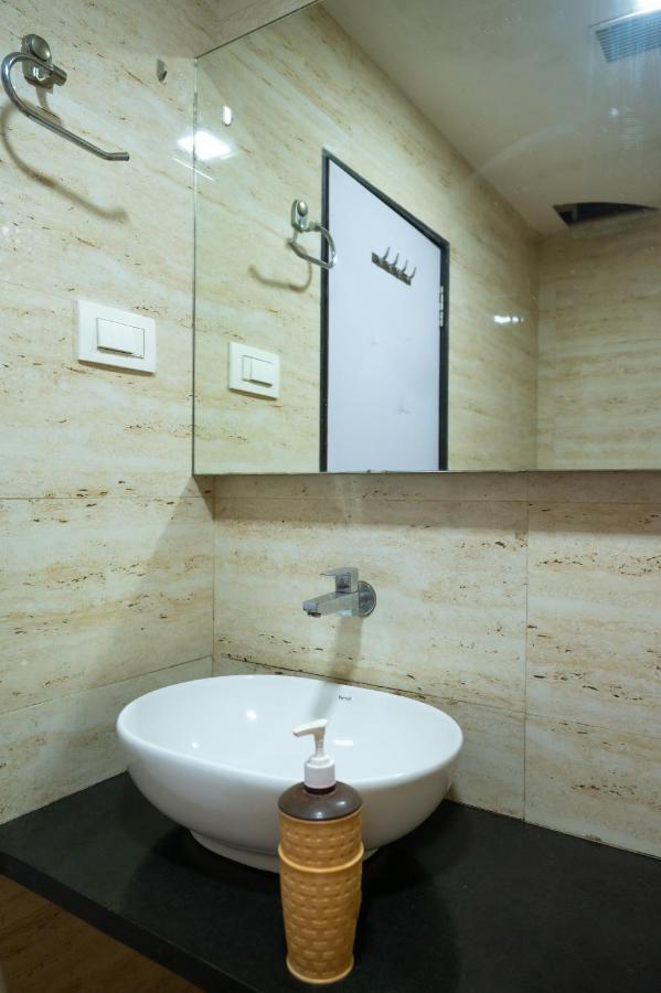 מלון נאווי מומבאי Vijaya Hill View Residency מראה חיצוני תמונה