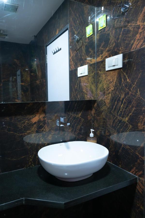 מלון נאווי מומבאי Vijaya Hill View Residency מראה חיצוני תמונה